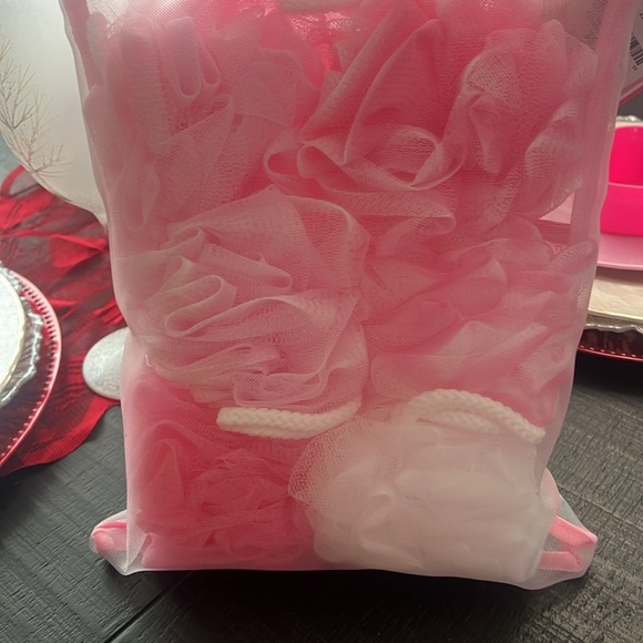 NWT Mossimo 6 shower Loofahs with travel bag Pink 💕🛍️💕🛍️💕 - Picture 4 of 8